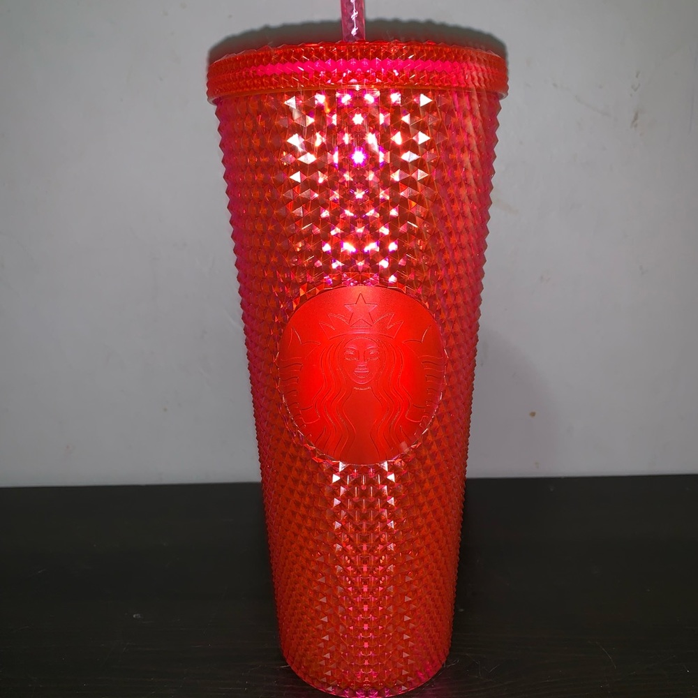 Starbucks hot pink winter 2019